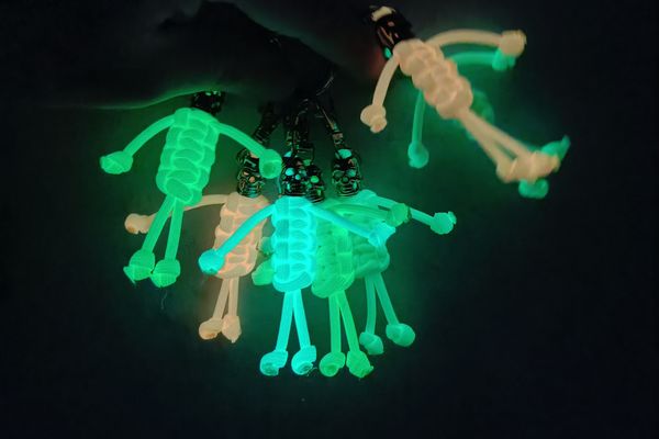 Heijastin pimeässä hohtava